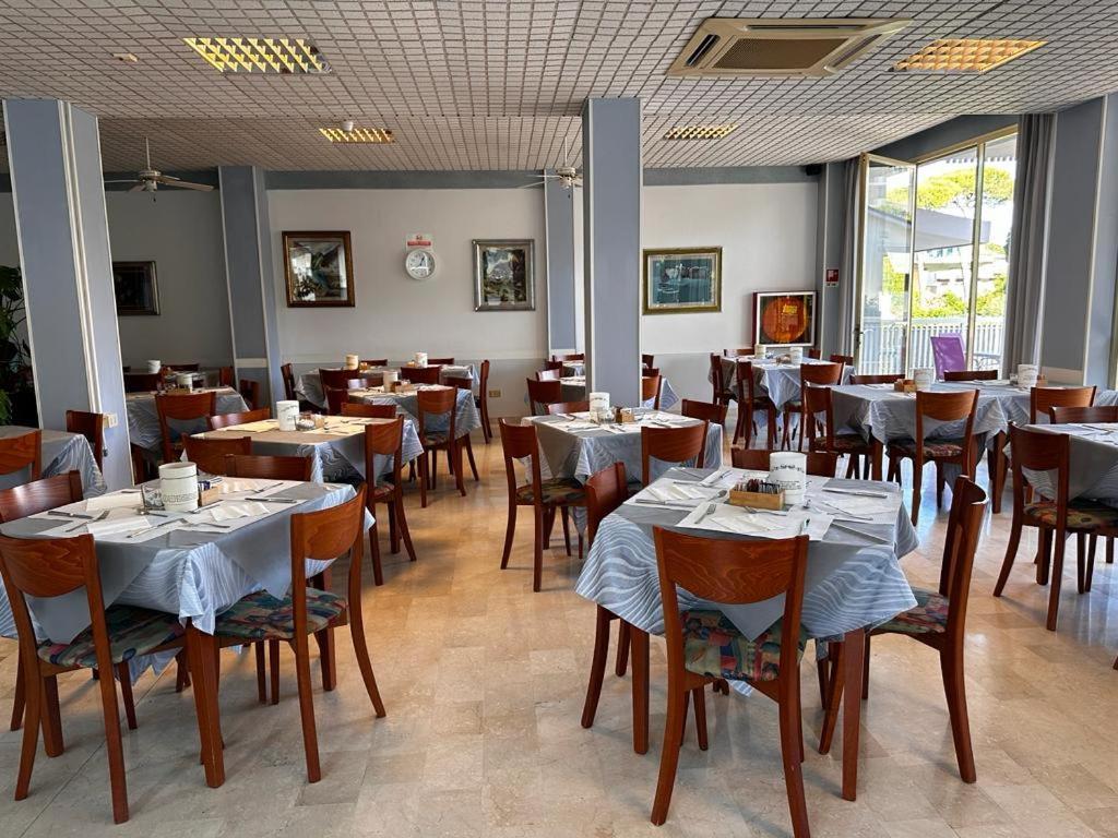 Hotel Singapore Milano Marittima Exteriör bild
