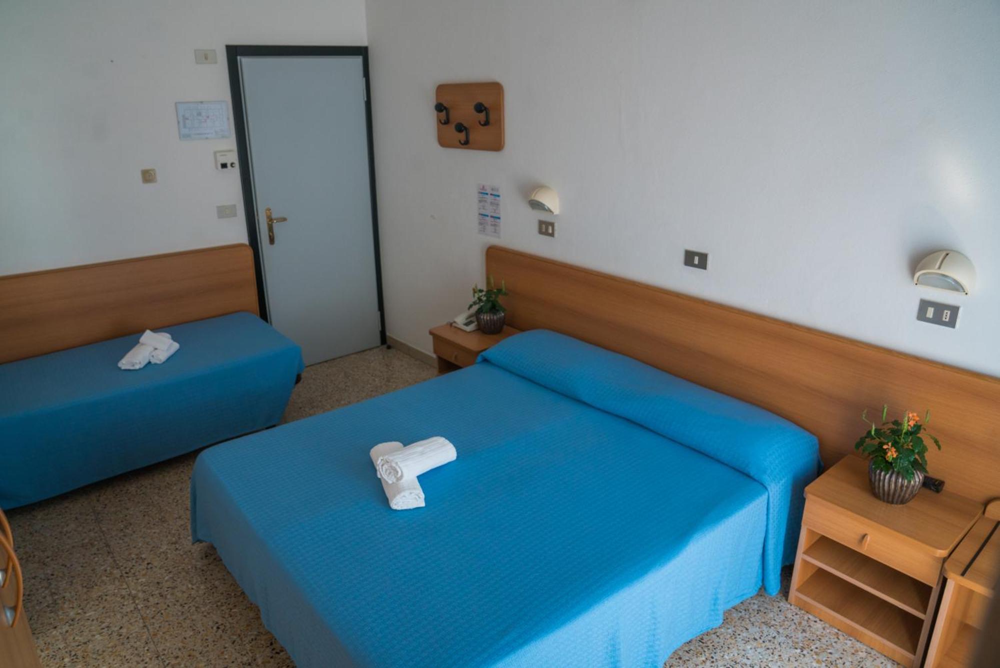 Hotel Singapore Milano Marittima Exteriör bild
