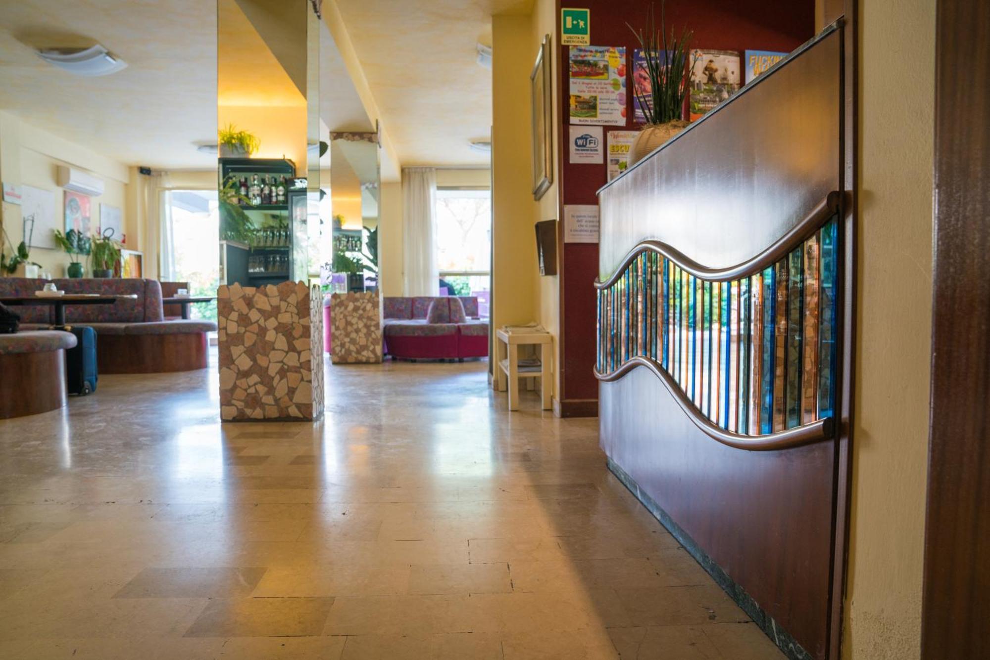 Hotel Singapore Milano Marittima Exteriör bild