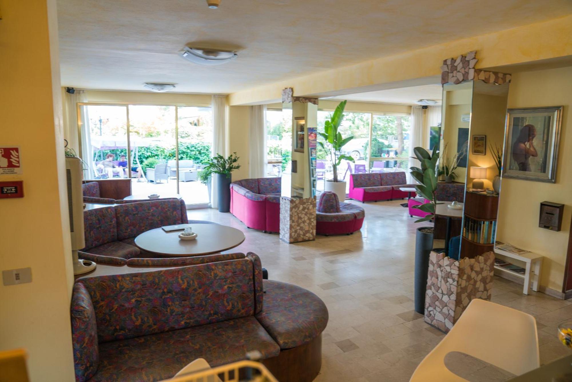 Hotel Singapore Milano Marittima Exteriör bild